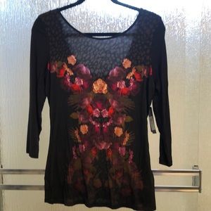 NWT 3/4 Guess? Top size large